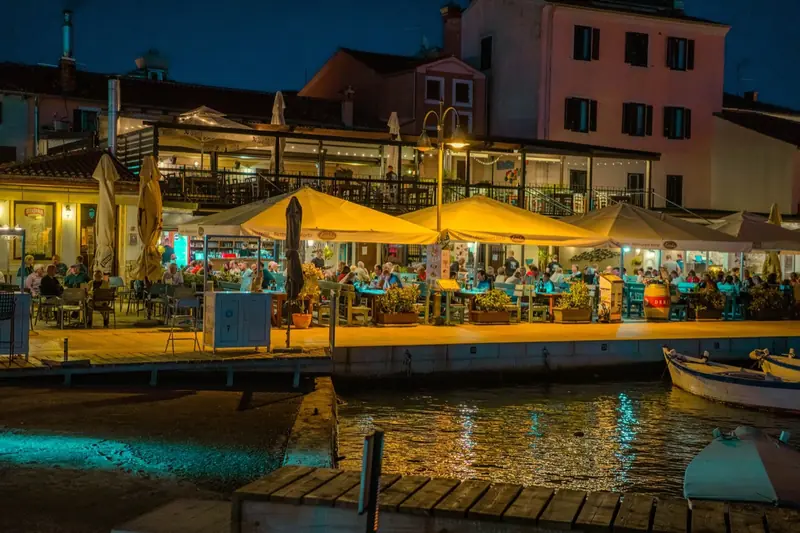 Korta navečer uz luku